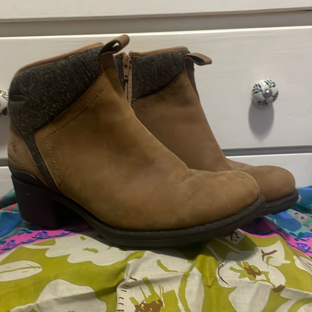 COPY - Like new Merrell boots